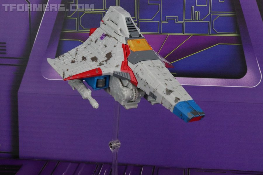 Review Siege War For Cybertron Trilogy Starscream Voyager  (38 of 52)
